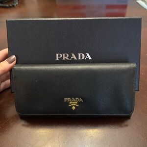 🚫 Prada Wallet 🚫 - Good condition, comes with original packaging / box